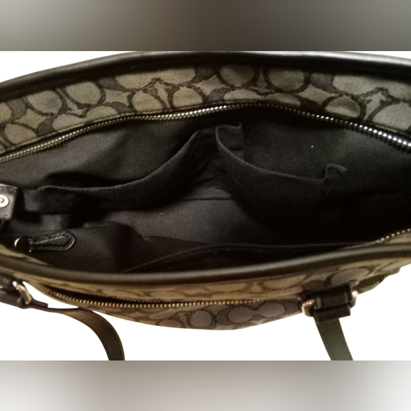 COACH - Tote, Medium Size, Excellent Condition Zipper Closure Zipper On Back - Picture 4 of 4